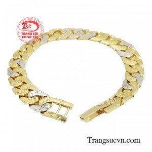  Dù bạn có sở hữu thân hình như thế nào thì cũng đừng quên sắm ngay cho mình một chiếc lắc tay thời trang. 