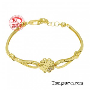 Lắc tay thời thượng may mắn ẩn chứa trong mình vẻ đẹp lung linh gợi nên nguồn cảm hứng vô tận đến các nghệ nhân kim hoàn. 