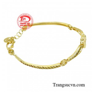 Chiếc lắc tay tôn vinh vẻ đẹp ngoại hình của người phụ nữ đang được là xu hướng yêu thích.