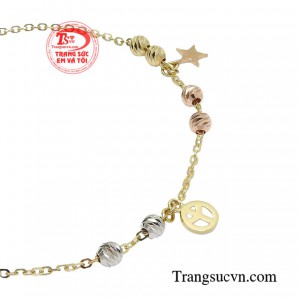 Mỗi cuộc hẹn, mỗi một sự kiện quan trọng chỉ cần có trên mình chiếc lắc tay này thì trông bạn đã thực sự quyến rũ và gợi cảm theo phong cách riêng của bản thân mình.