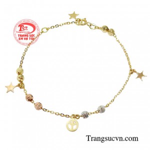 Lắc tay thời trang nhập khẩu mang vẻ đẹp thanh lịch và cuốn hút dễ dàng kết hợp với nhiều kiểu trang phục tạo nên nhiều phong cách đa dạng.