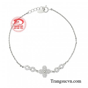 Trong một bữa tiệc ngoại giao hay một cuộc họp với những nhân vật quan trọng, bạn cần khẳng định đẳng cấp của mình.