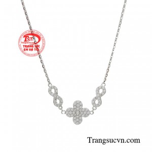 Đây là lý do chính để bạn nên sở hữu cho mình chiếc lắc tay xinh xắn này.
