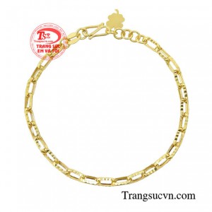 Chiếc lắc tay sẽ cùng bé lớn lên theo năm tháng, cùng những cuộc hành trình đầy khám phá.