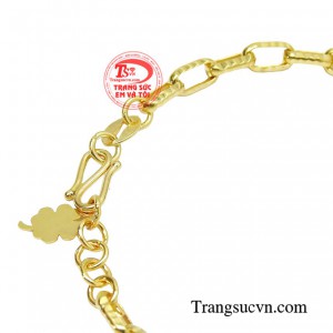 Chiếc lắc tay là sợi dây gắn kết yêu thương, là món quà giúp bạn bộc bạch tình cảm với các bé.