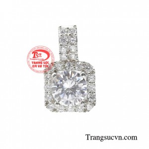 Mặt dây bạc duyên dáng mang đến vẻ đẹp dịu dàng nữ tính cho người đeo
