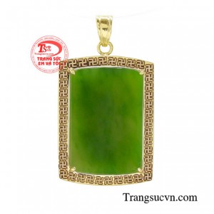 Mặt dây bọc vàng tài lộc được chế tác từ ngọc cẩm thạch. 