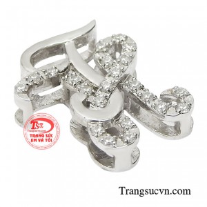 Một chút kiêu sa, một chút nữ tính, thêm chút sang trọng và quyến rũ chính là điểm nhấn cho thần thái hút hồn người đối diện