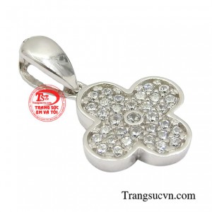 Hòa chung niềm vui ấy, chúng tôi đã cho ra mắt sản phẩm như một khúc ca tươi mới đánh thức vẻ đẹp tiềm ẩn trong mỗi người.