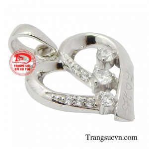 Sản phẩm giúp chị em tôn lên nét thanh tú đậm nét Á đông giúp các nàng tỏa sáng trước đám đông.