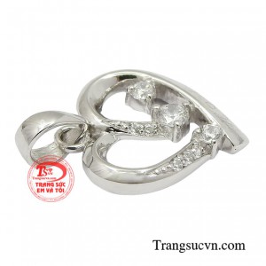 Đặc biệt với chiếc mặt dây lấp lánh nổi bật càng giúp phái nữ trở nên xinh đẹp, dịu dàng hơn bao giờ hết khi diện cùng những bộ trang phục thanh lịch.