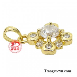 Vì lẽ đó, mà chiếc mặt dây mang đến cho chị em một trải nhiệm tuyệt vời cùng vô vàn ánh mắt đầy ngưỡng mộ của những người xung quanh. 