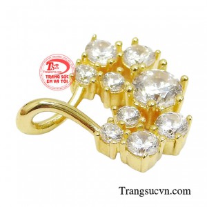 Ngoài việc giúp chị em tăng thêm vẻ đẹp rạng rỡ thì trang sức chính là vũ khí tinh tế thể hiện đẳng cấp bản thân.