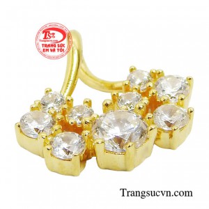 Nhưng diện sao để đẹp hút mọi ánh nhìn thì chỉ cần bạn kết hợp khéo léo cùng chiếc mặt dây để có một diện mạo hoàn  hảo và tỏa sáng. 