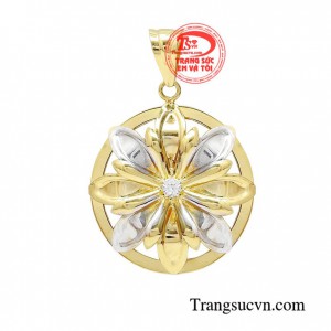 Mặt dây đài các được chế tác từ vàng 18k của Ý sáng bóng và bền màu