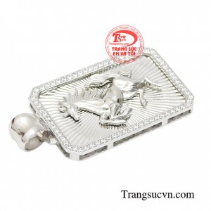 Mặt dây vàng 18k bền đẹp chắc chắn là lựa chọn hoàn hảo dành cho phái mạnh