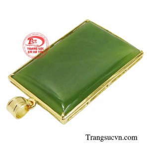 Nó được xem trọng bởi chứa đựng nguồn linh khí giúp xua đuổi tà ma. 