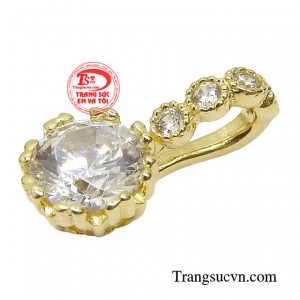 Mặt dây đặc biệt thu hút giới trẻ bởi dễ dàng kết hợp nhiều phong cách thời trang tạo ấn tượng. 