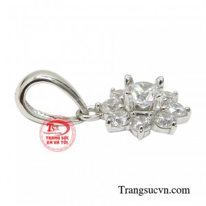 Sản phẩm hướng đến sự tối giản nhưng không kém phần thanh lịch. 