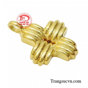 Phụ nữ như những bông hoa chưa cần người ngắm mới bừng nở. 