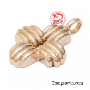  Đó là vẻ đẹp lãng mạn bay bổng, thanh lịch trang nhã, nhưng vẫn tạo cho người mặc cá tính, quyền uy và sự độc lập.