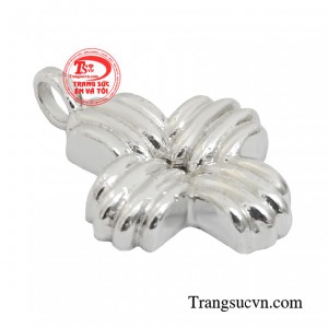 Các cô nàng cần biết cách trân trọng và yêu quý bản thân từ những gì mình đang sở hữu: sắc đẹp, học thức và sự tự tin.