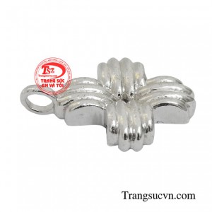 Và khi đó, chiếc mặt dây sẽ là người bạn đồng hành không thể thiếu để hoàn thiện cho sự tự tin và giúp cho phụ nữ tỏa sáng trong mọi khoảnh khắc đáng nhớ của cuộc đời.