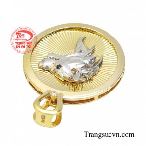 Mặt dây sói cá tính dễ dàng kết hợp các loại dây chuyền hợp thời trang và cá tính hơn