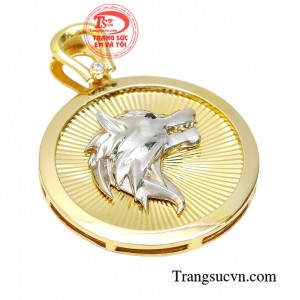 Mặt dây sói cá tính là trợ thủ đắc lực giúp các chàng trai tự tin, năng động hơn