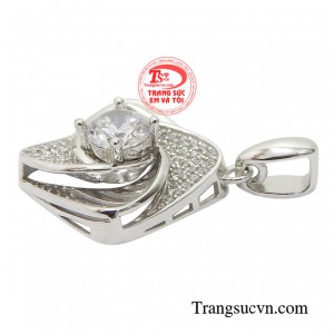 Đó cũng chính là lý do vì sao phái nữ luôn dành thời gian để chăm chút cho bản thân cũng như làm mới phong cách của mình.