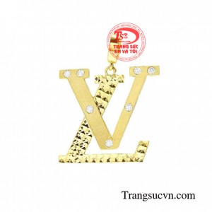 Mặt dây vàng thời thượng là phụ kiện giúp các quý ông tự tin và mạnh mẽ hơn