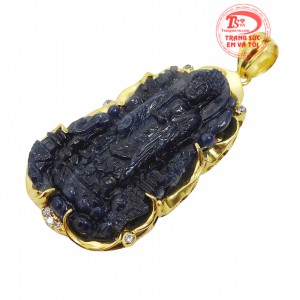 Đá sapphie thiên nhiên rất hợp cho người mệnh kim và mệnh thủy mang đến nhiều may mắn và thuận lợi trong công việc