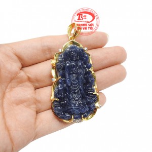 Đá sapphie thiên nhiên rất hợp cho người mệnh kim và mệnh thủy mang đến nhiều may mắn và thuận lợi trong công việc