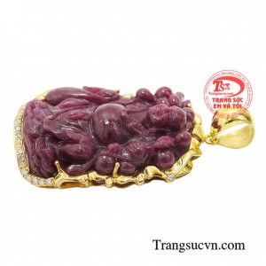 Phật Di Lặc gắn liền với hình ảnh tươi cười, hiền hòa, dáng bệ vệ là biểu tượng của sự ấm no, đủ đầy, một cuộc sống tươi vui