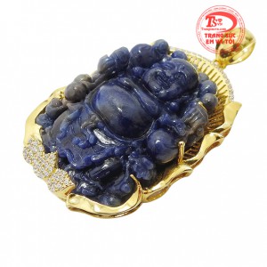 Phật Di lặc là biểu tượng của sự hài hào, niềm vui vô tư lự, chỉ cần ngắm khuôn mặt Phật người buồn phiền cũng có thể thấy vui lên, xoa bụng phật được cho là mang lại vận may và sự tốt lành