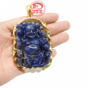 Mặt phật bọc vàng phú quý được chạm khác hình phật Di Lặc mang lại niệm vui hạnh phúc