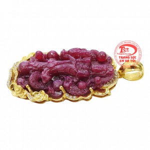 Đá ruby thiên nhiên mang màu sắc hồng đỏ đây là màu may mắn theo quan niệm phương Đông