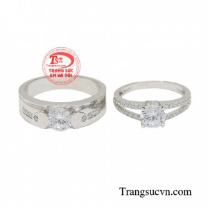 Nhẫn cưới vàng trắng đang là xu hướng được các bạn trẻ yêu thích lựa chọn với màu sắc trẻ trung, hiện đại