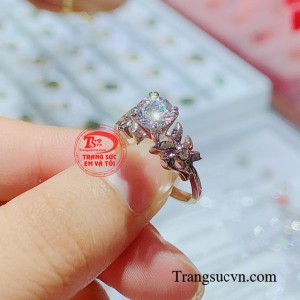 Chẳng những vậy sản phẩm còn góp phần tăng thêm thần thái kiêu sa cho người phụ nữ.