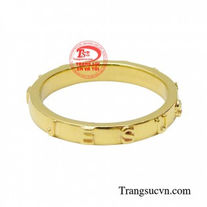 Chiếc nhẫn thánh giá có thể đeo hàng ngày, sử dụng để kết hợp với mọi phong cách khác nhau