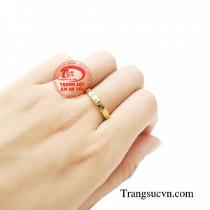 Nhẫn Jesus. I Trust in You được chế tác từ vàng 10k cùng kiểu dáng độc đáo và sắc nét