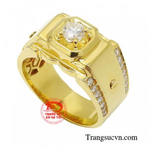 Với chiếc nhẫn nam này bạn có thể thỏa sức phối cùng mọi loại trang phục.