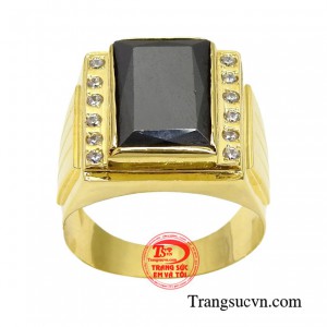 Chỉ cần diện lên người chiếc nhẫn này trông bạn vô cùng trẻ trung và thu hút. 