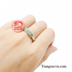 Nhẫn nữ emerald cao cấp