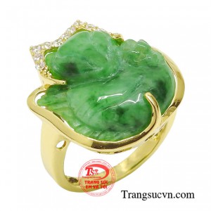 Nhẫn nữ hồ ly jadeite mang lại may mắn về tình yêu, có tác dụng kết duyên và gắn kết hạnh phúc gia đình.