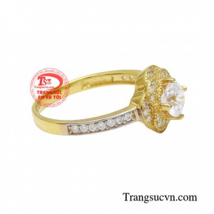 Nhẫn nữ như ý dành cho những cô gái thích sự ngọt ngào, mộng mơ, nhẫn nữ như ý được đính đá lấp lánh rất thanh lịch