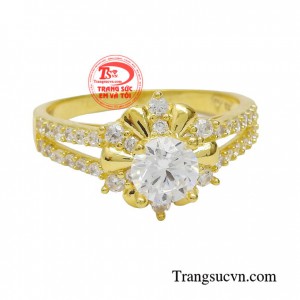 Nhẫn nữ là sản phẩm thu hút phái nữ ngay từ cái nhìn đầu tiên bởi vẻ ngoài sản trọng và tinh tế chắc chắn cô gái nào nhận được món quà này đều yêu thích