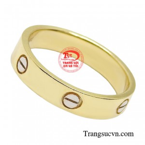 Sản phẩm khắc họa sống động trên nền chất liệu vàng 10k hiện đại, xứng đáng là sự lựa chọn tuyệt vời dành cho quý cô thành đạt. 