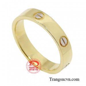 Bạn sẽ trở nên thật khác biệt nếu sở hữu chiếc nhẫn thời thượng tôn vinh nét sang trọng, quý phái. 