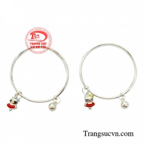 Vòng bạc cho bé gái là sản phẩm bạc cao cấp để làm món quà ý nghĩa trong các dịp đặc biệt như đầy tháng hay tròn tuổi 
